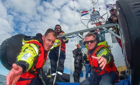 De KNRM is er ook voor duikers - Foto: Roel van der Mast