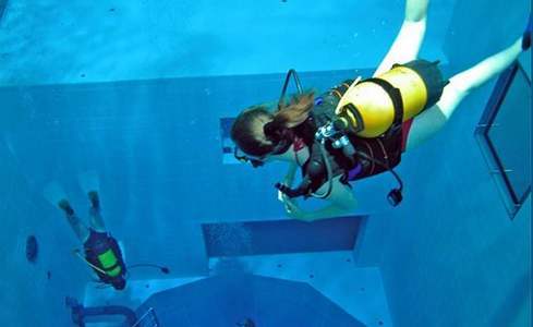 Nemo 33 - 's werelds diepste zwembad vind je in Brussel, België