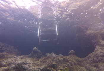 De trap van duikplaats Oil Slick onder water, Bonaire - Foto: Wil Stutterheim